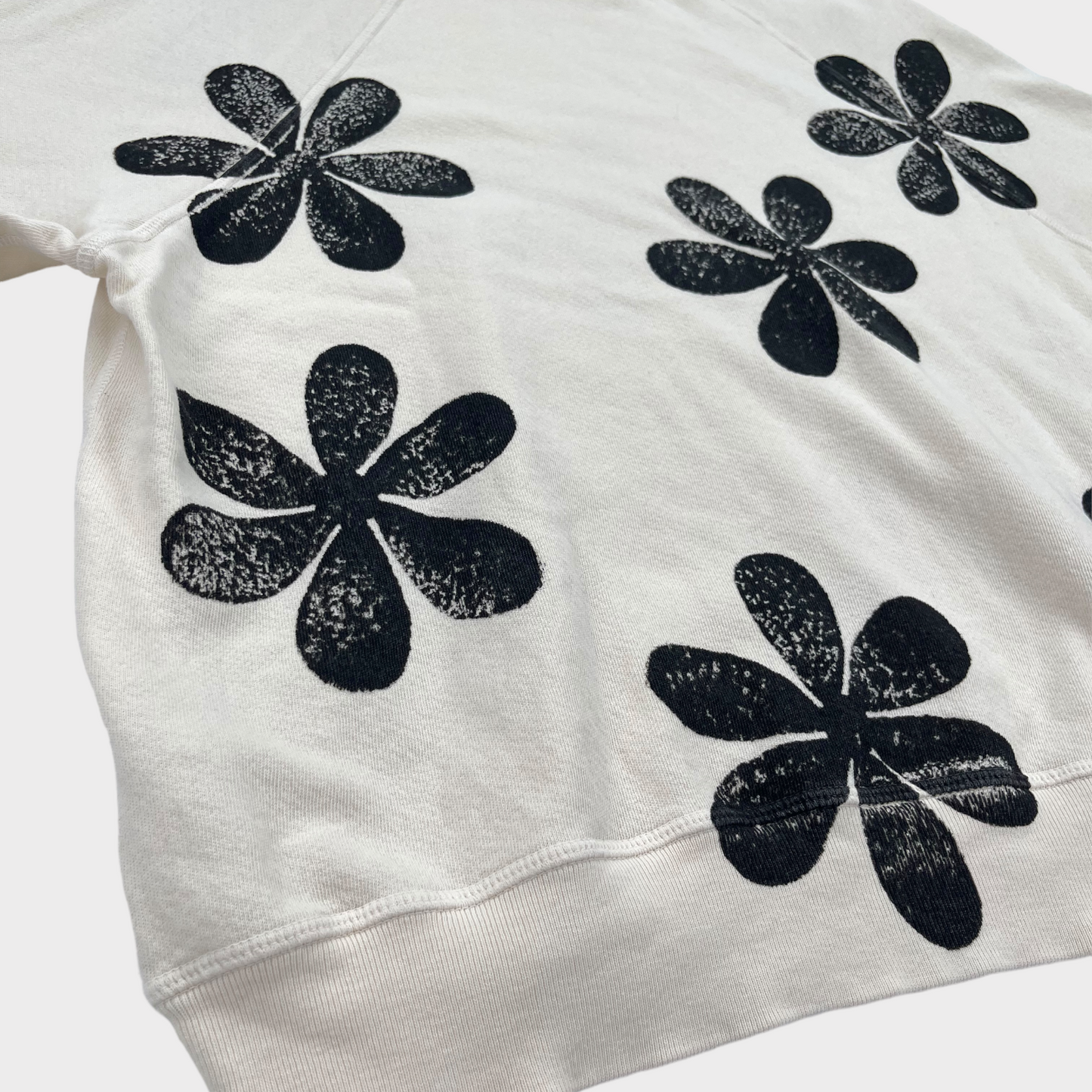 THE GREAT. Slouch Daisy Floral Stamp Oversized Sweatshirt Washed White Women's 0 / XS